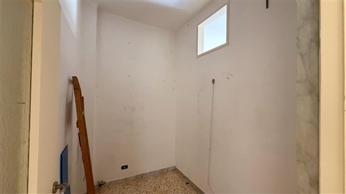 Centrale Appartamento di 3 Vani Oltre Acc. e Con Box Auto.